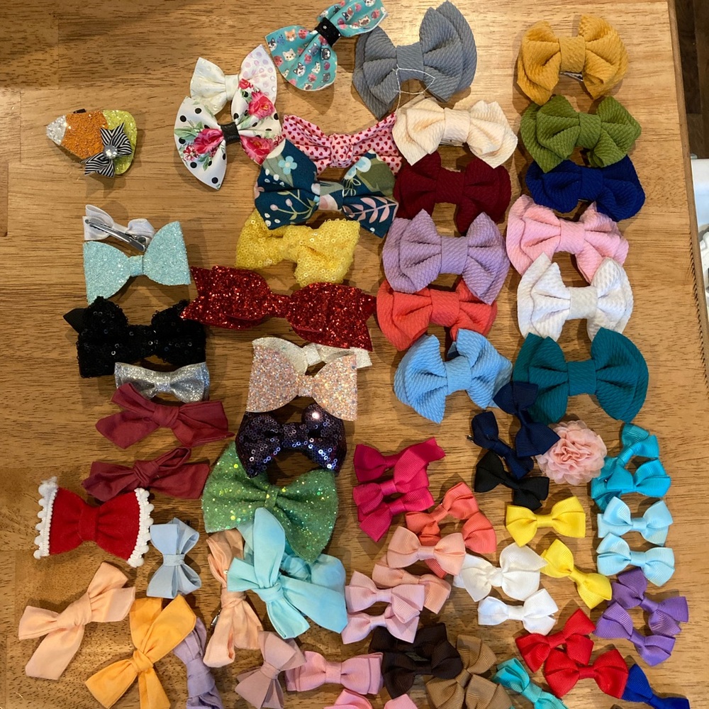78 alligator clip bows in total. All different sizes and colors